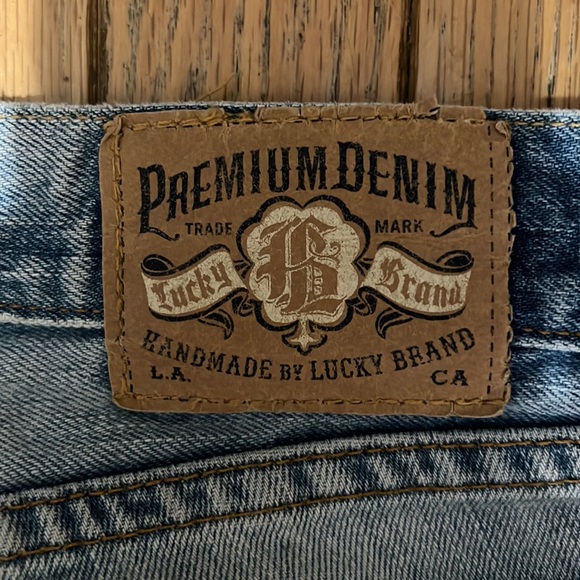 Lucky Brand Destructed Boyfriend Capri Jeans 6 - Picture 9 of 9